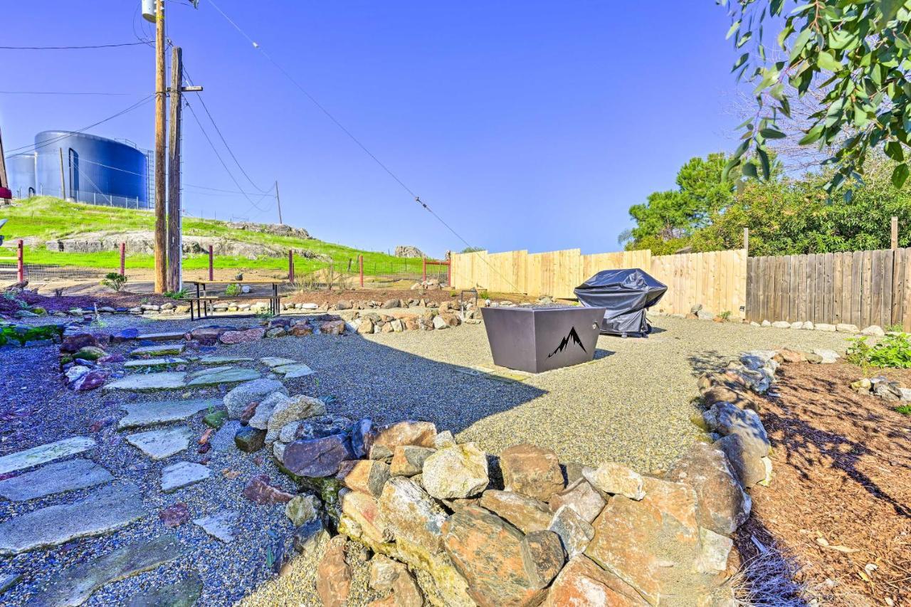 Peaceful Ranch Home With Sierra Nevada Views Woodlake Extérieur photo