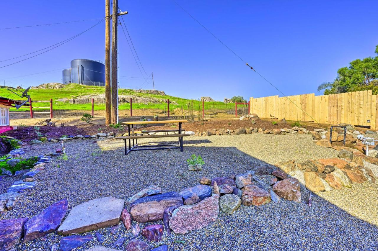 Peaceful Ranch Home With Sierra Nevada Views Woodlake Extérieur photo